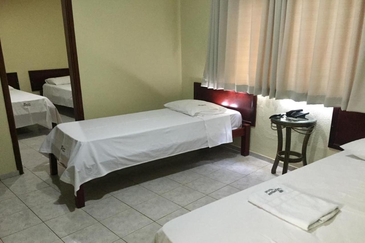 OYO Hotel Sampaio Itumbiara Bagian luar foto