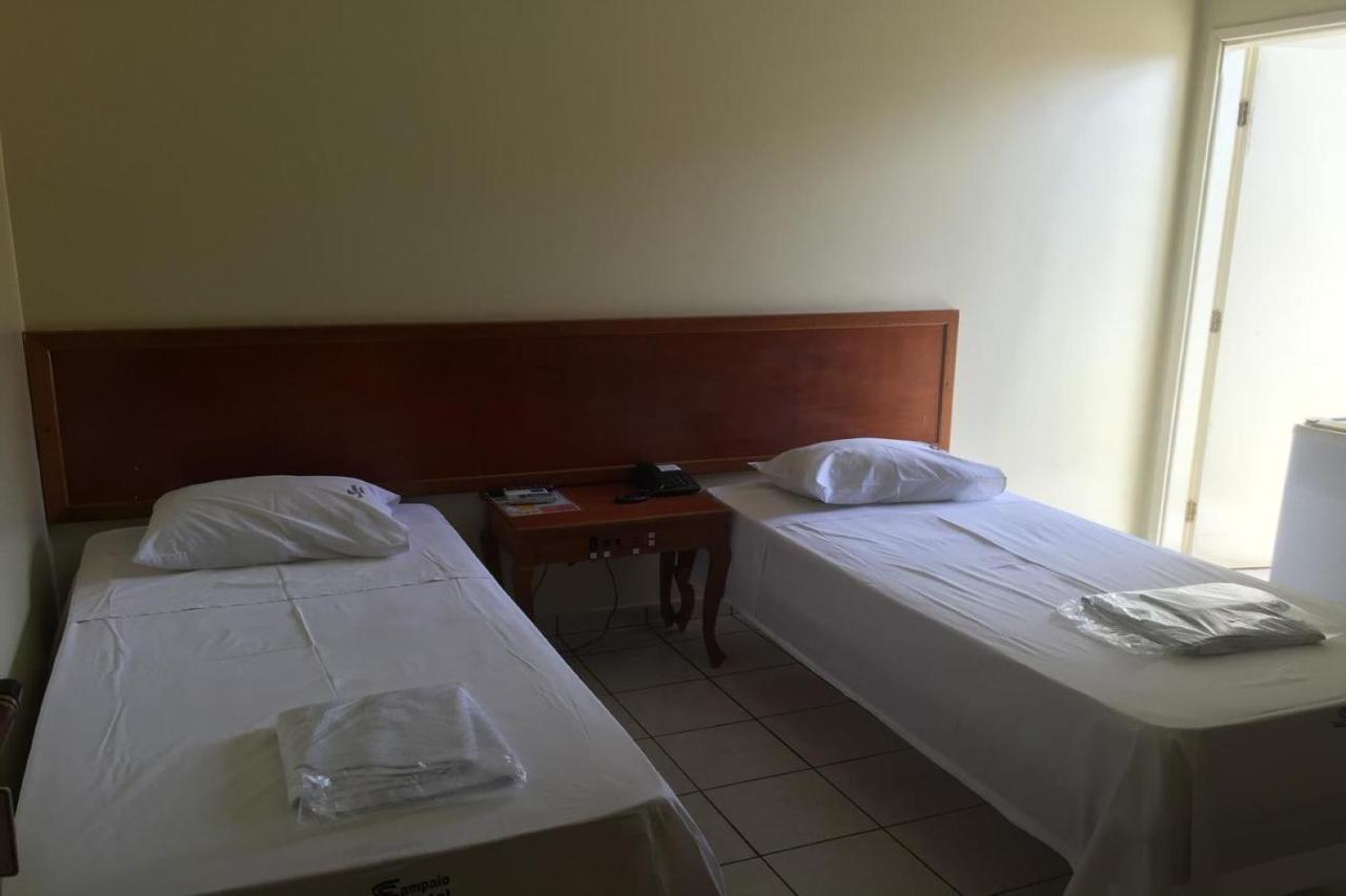 OYO Hotel Sampaio Itumbiara Bagian luar foto